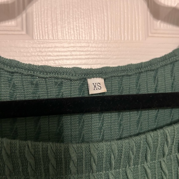 Green Long Sleeve Dress - Picture 2 of 3